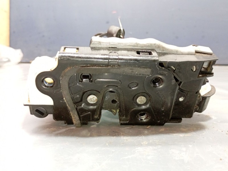 Recambio de cerradura puerta delantera derecha para seat toledo (kg3) style referencia OEM IAM   