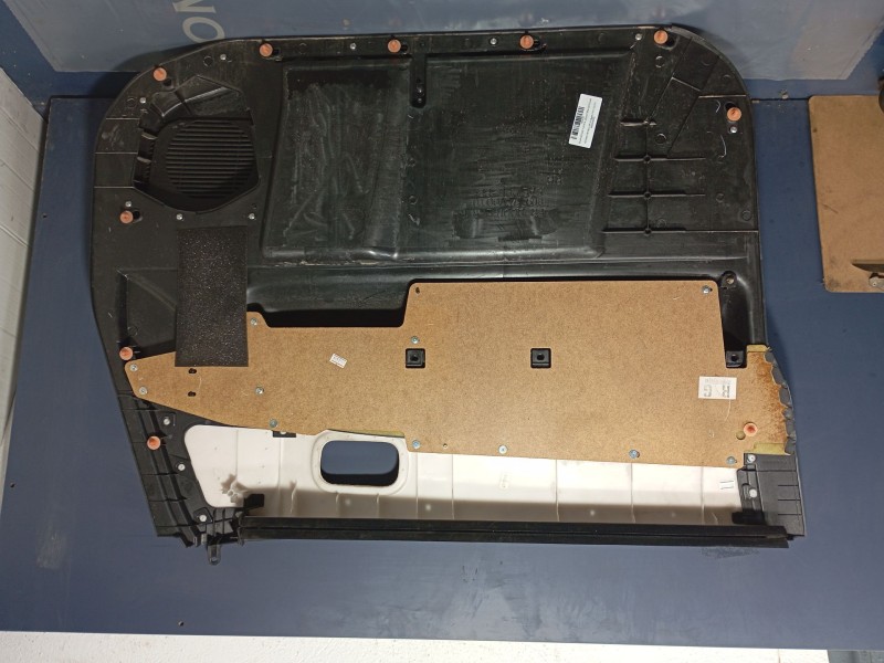 Recambio de guarnecido puerta delantera derecha para nissan patrol gr v wagon (y61) 3.0 dti referencia OEM IAM   
