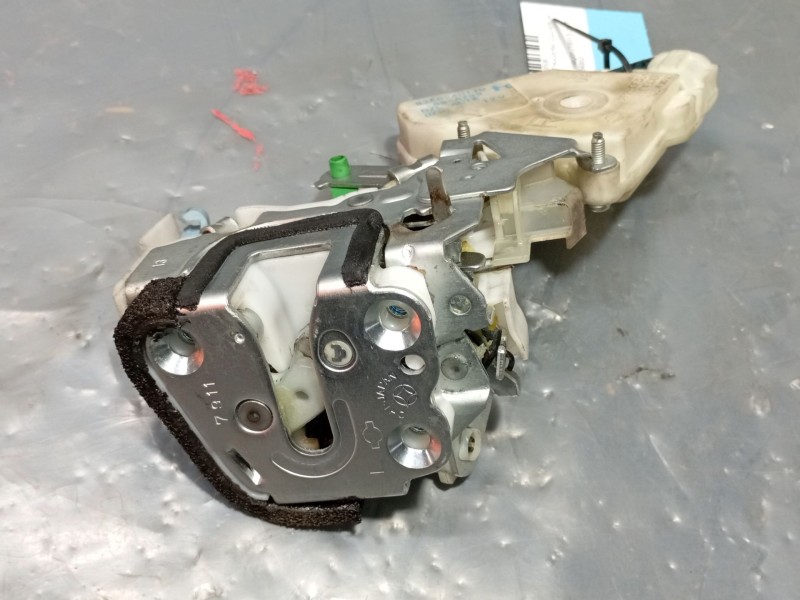 Recambio de cerradura puerta trasera izquierda para nissan patrol gr v wagon (y61) 3.0 dti referencia OEM IAM   