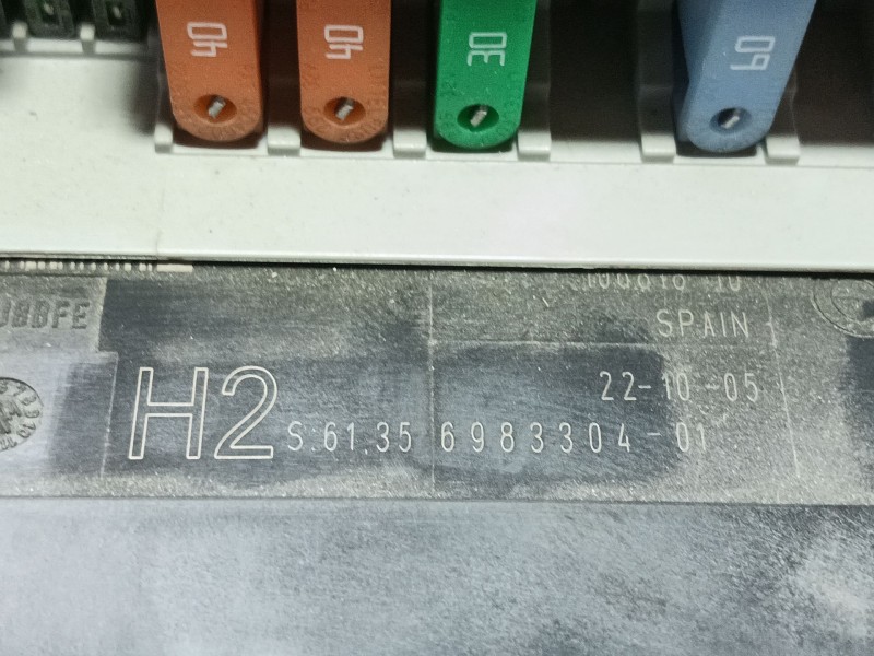 Recambio de caja reles / fusibles para bmw 1 (e87) 118 d referencia OEM IAM 61146978270 690662102 