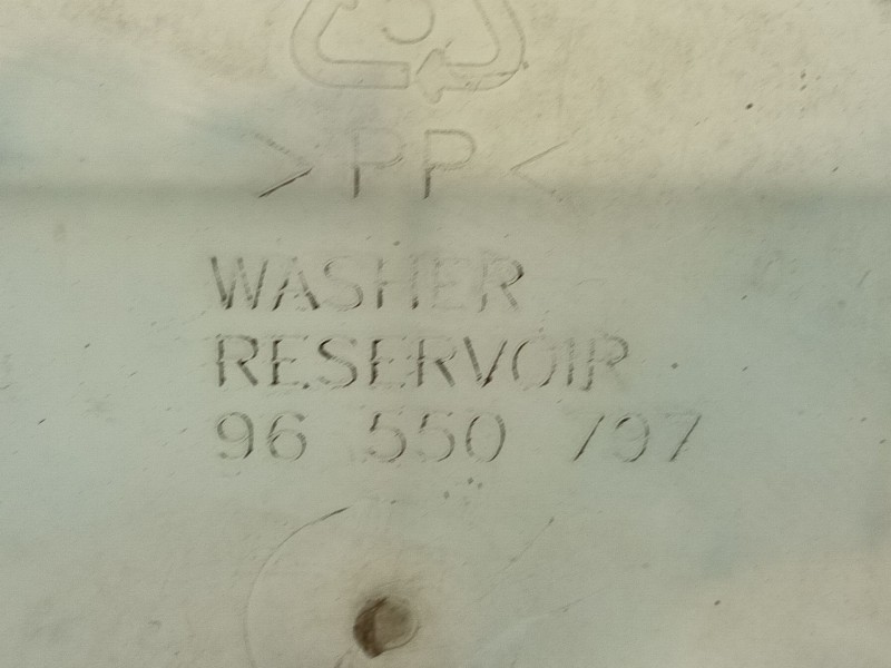 Recambio de deposito limpia para chevrolet nubira sedán 1.6 referencia OEM IAM 96550797  