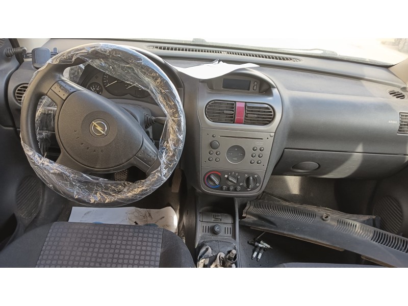 opel corsa c (x01) del año 2004