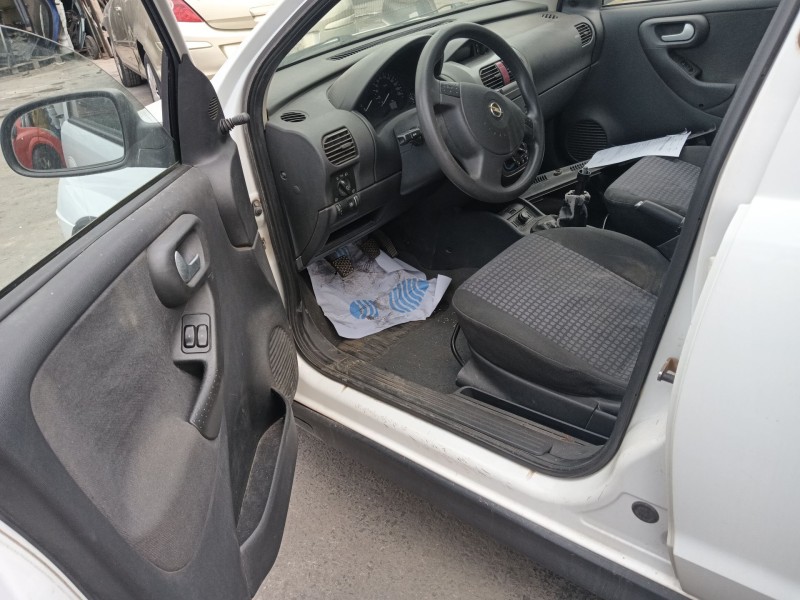 opel corsa c (x01) del año 2004