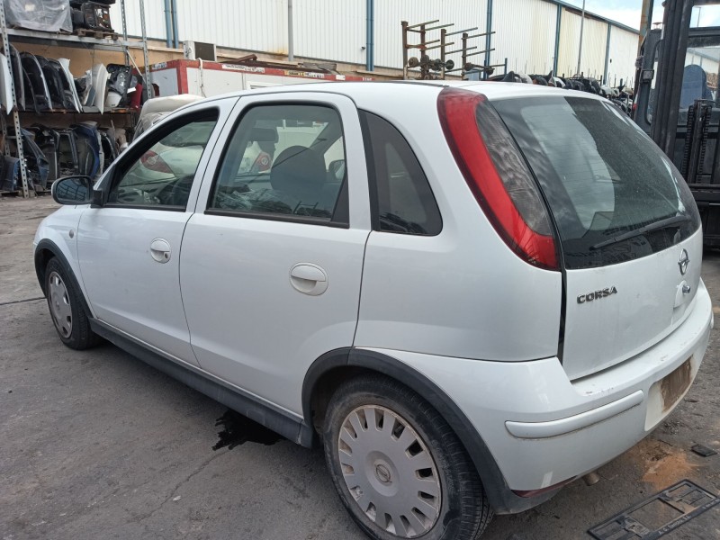 opel corsa c (x01) del año 2004