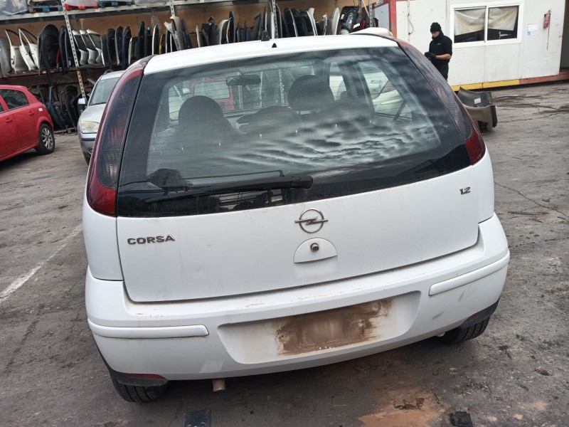 opel corsa c (x01) del año 2004
