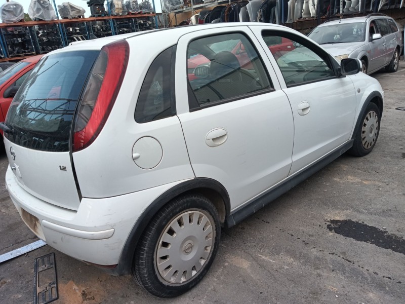 opel corsa c (x01) del año 2004