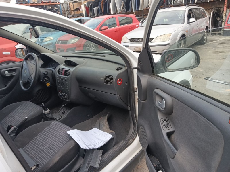 opel corsa c (x01) del año 2004