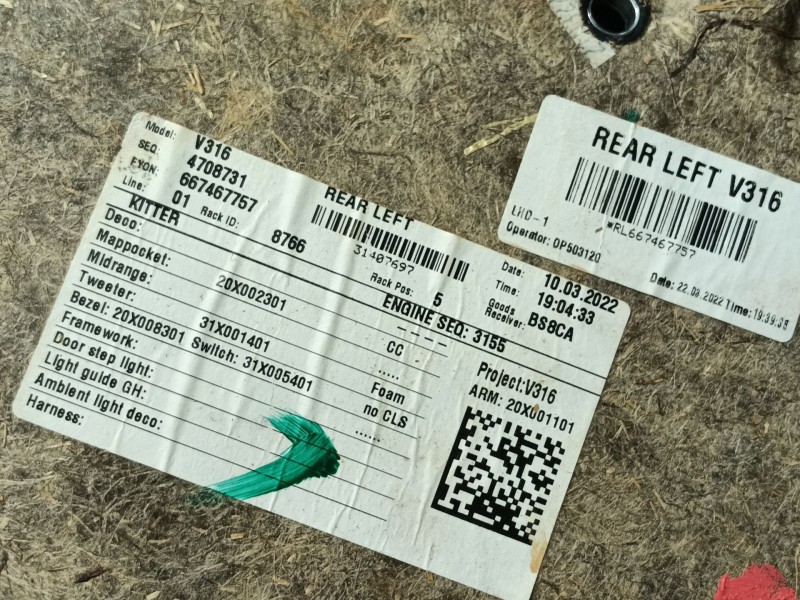 Recambio de guarnecido puerta trasera izquierda para volvo xc40 (536) t3 referencia OEM IAM   