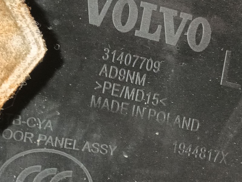 Recambio de guarnecido puerta trasera izquierda para volvo xc40 (536) t3 referencia OEM IAM   