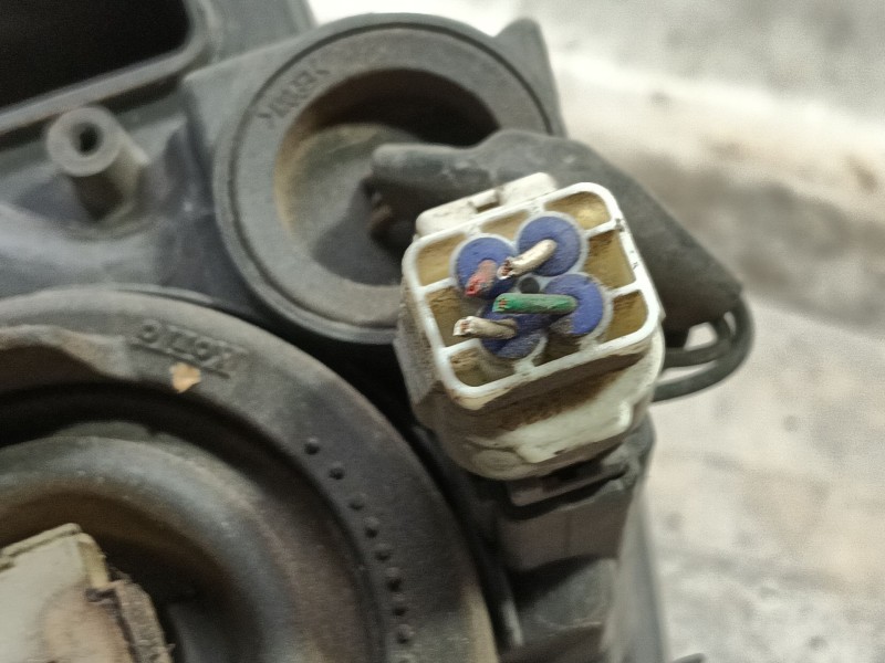 Recambio de faro derecho para toyota avensis sedán (_t25_) 1.8 (zzt251_) referencia OEM IAM 8113005194  