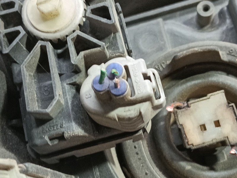 Recambio de faro derecho para toyota avensis sedán (_t25_) 1.8 (zzt251_) referencia OEM IAM 8113005194  