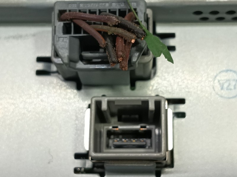 Recambio de pantalla multifuncion para volvo v40 hatchback (525) d2 referencia OEM IAM   