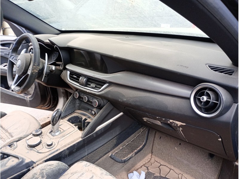 alfa romeo stelvio (949_) del año 2018