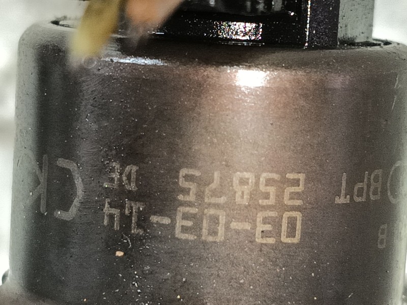 Recambio de inyector para audi a3 (8p1) 2.0 tdi 16v referencia OEM IAM   