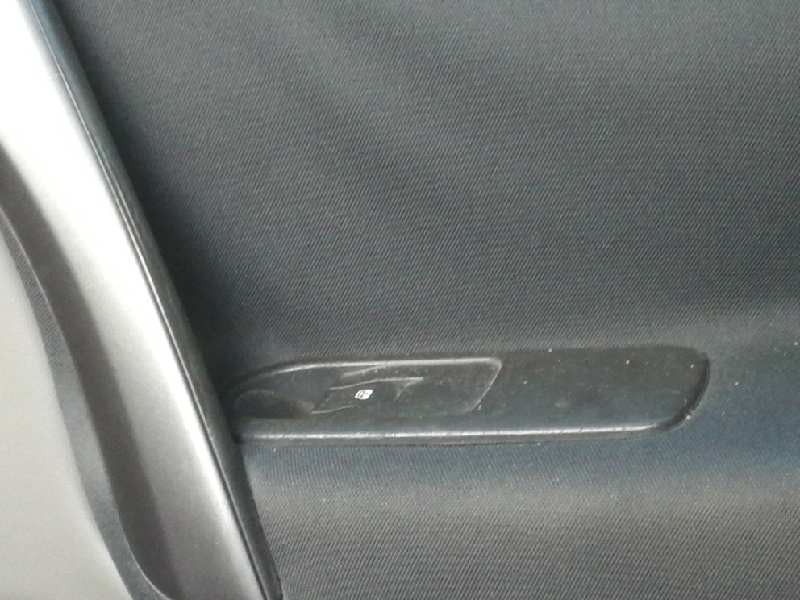 Recambio de mando elevalunas delantero derecho para renault scenic ii authentique referencia OEM IAM 156013740  