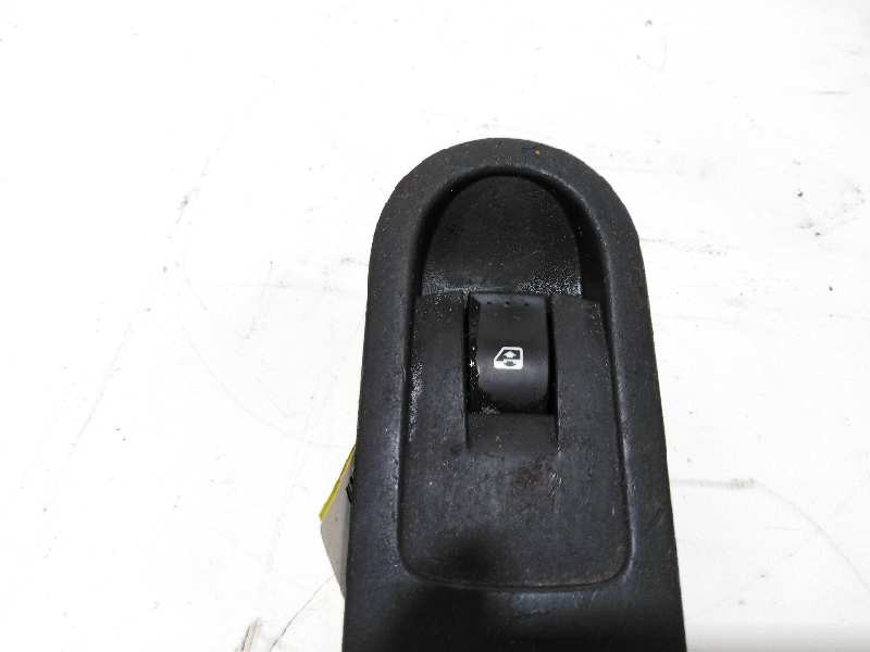 Recambio de mando elevalunas delantero derecho para renault scenic ii authentique referencia OEM IAM 156013740  