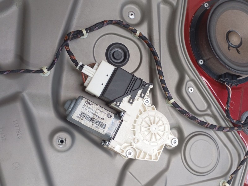 Recambio de puerta trasera derecha para skoda octavia ii (1z3) 2.0 tdi 16v referencia OEM IAM 1Z5833056  