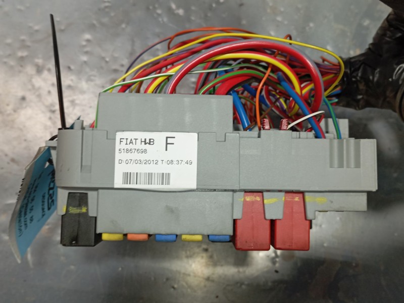 Recambio de caja reles / fusibles para opel combo d expression l1h1 referencia OEM IAM   