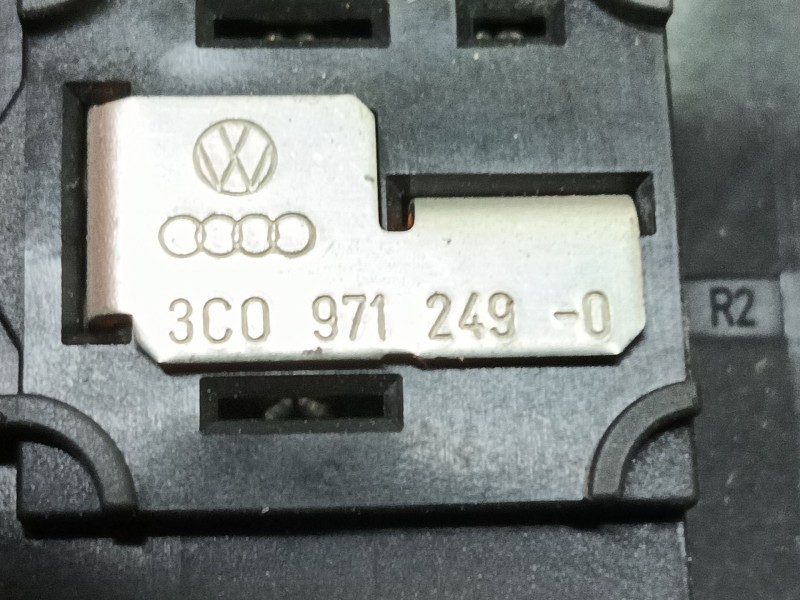 Recambio de caja reles / fusibles para seat leon (1p1) 1.9 tdi referencia OEM IAM 0  