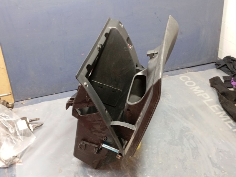 Recambio de guantera para peugeot 208 access referencia OEM IAM 96728471ZD  