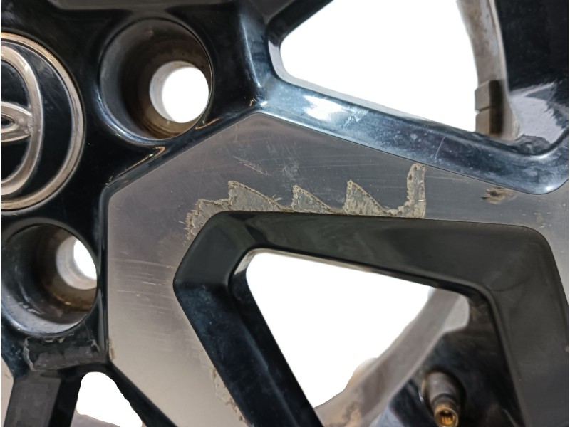 Recambio de llanta para toyota aygo (_b4_) 1.0 (kgb40) referencia OEM IAM 426110H050 ET35 J15x4 1/2J