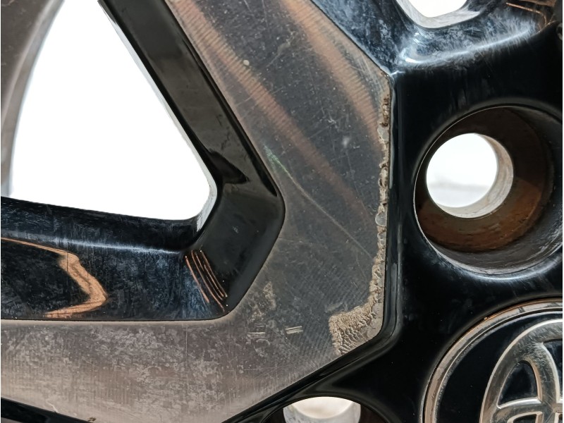 Recambio de llanta para toyota aygo (_b4_) 1.0 (kgb40) referencia OEM IAM 426110H050 ET35 J15x4 1/2J