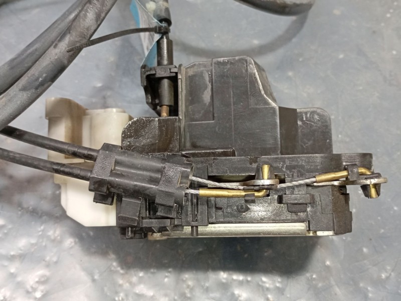 Recambio de cerradura puerta trasera izquierda para fiat doblo cargo (223) 1.9 jtd furg. acristalado referencia OEM IAM   