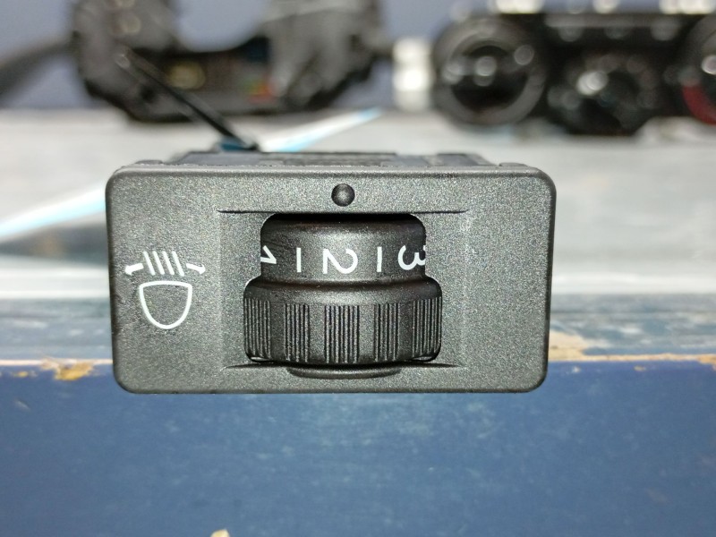 Recambio de regulador altura luces para peugeot 208 access referencia OEM IAM 98016627ZD  