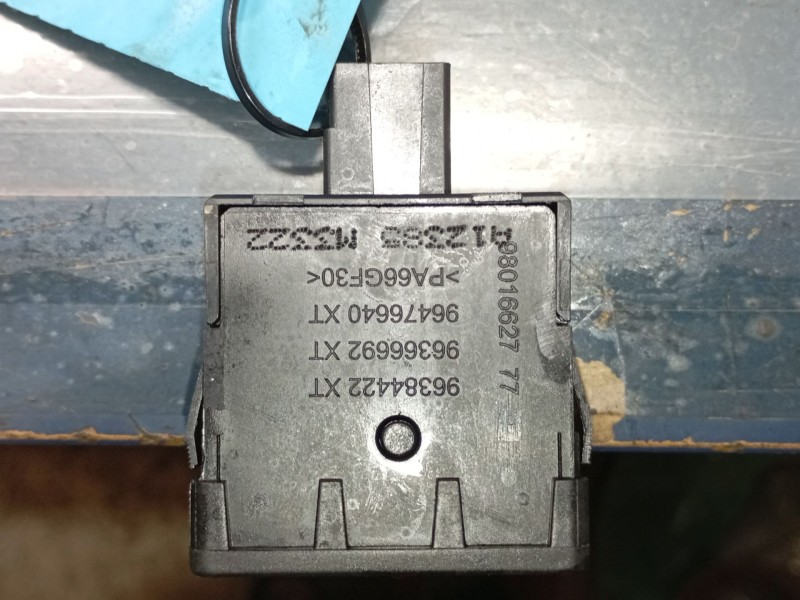 Recambio de regulador altura luces para peugeot 208 access referencia OEM IAM 98016627ZD  