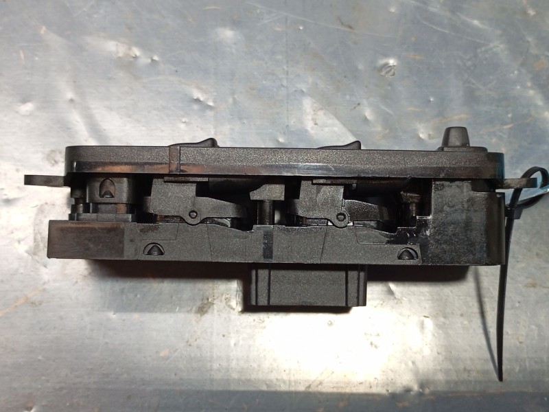 Recambio de mando elevalunas delantero izquierdo para volvo v50 familiar 2.0 diesel cat referencia OEM IAM   