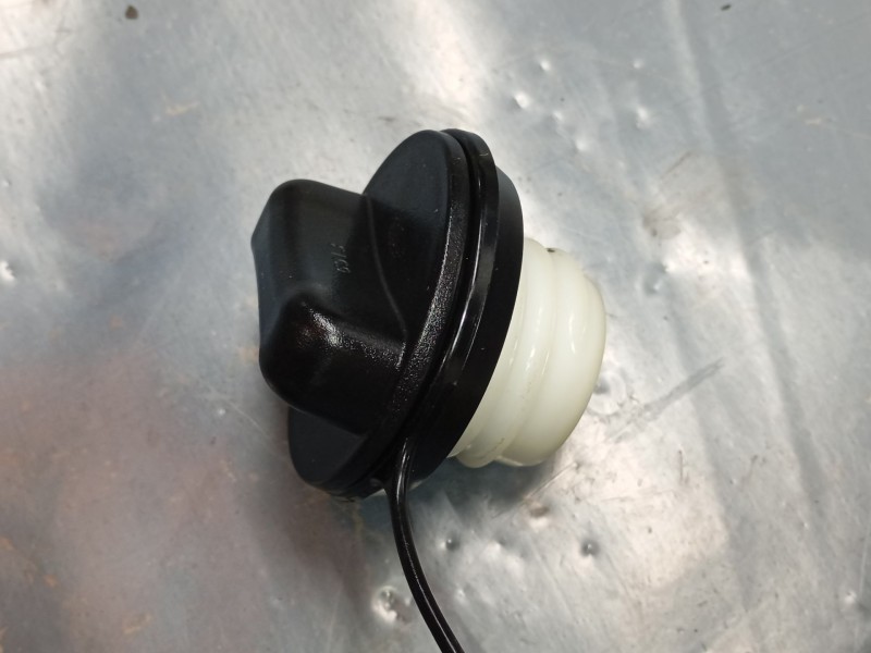 Recambio de tapa exterior combustible para nissan juke (f15) 1.5 dci referencia OEM IAM   