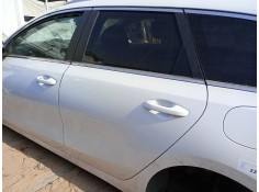Recambio de puerta trasera izquierda para kia ceed tourer (cd) 1.0 t-gdi referencia OEM IAM 77003J7200  