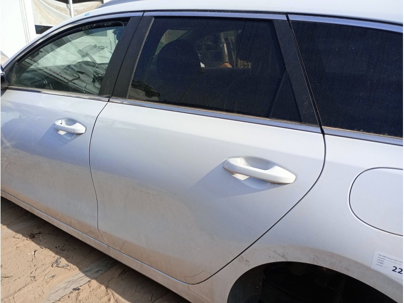 Recambio de puerta trasera izquierda para kia ceed tourer (cd) 1.0 t-gdi referencia OEM IAM 77003J7200  