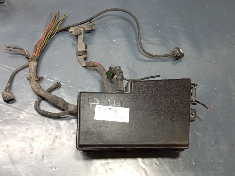 Recambio de caja reles / fusibles para volvo v50 familiar 2.0 diesel cat referencia OEM IAM   