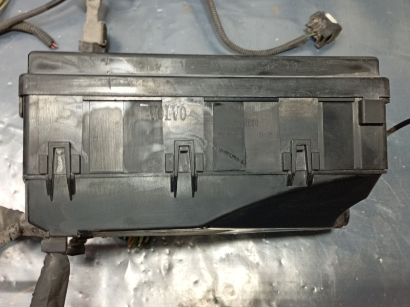 Recambio de caja reles / fusibles para volvo v50 familiar 2.0 diesel cat referencia OEM IAM   