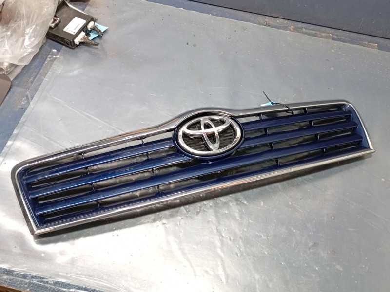 Recambio de rejilla delantera para toyota avensis berlina (t25) 1.8 sol berlina (5-ptas) referencia OEM IAM 5310005060J0  