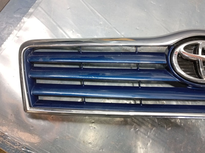 Recambio de rejilla delantera para toyota avensis berlina (t25) 1.8 sol berlina (5-ptas) referencia OEM IAM 5310005060J0  