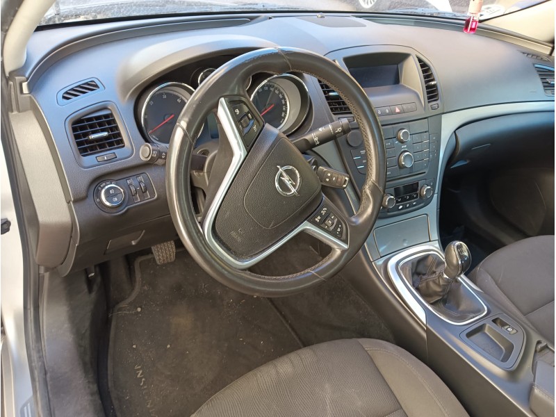 opel insignia a sedán (g09) del año 2010