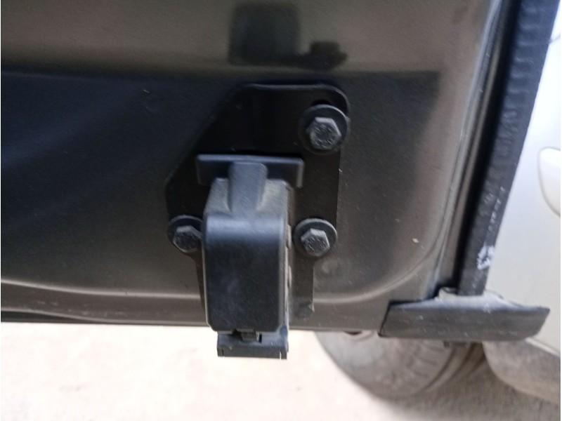 Recambio de cerradura puerta trasera derecha para peugeot partner tepee 1.6 bluehdi 100 referencia OEM IAM   