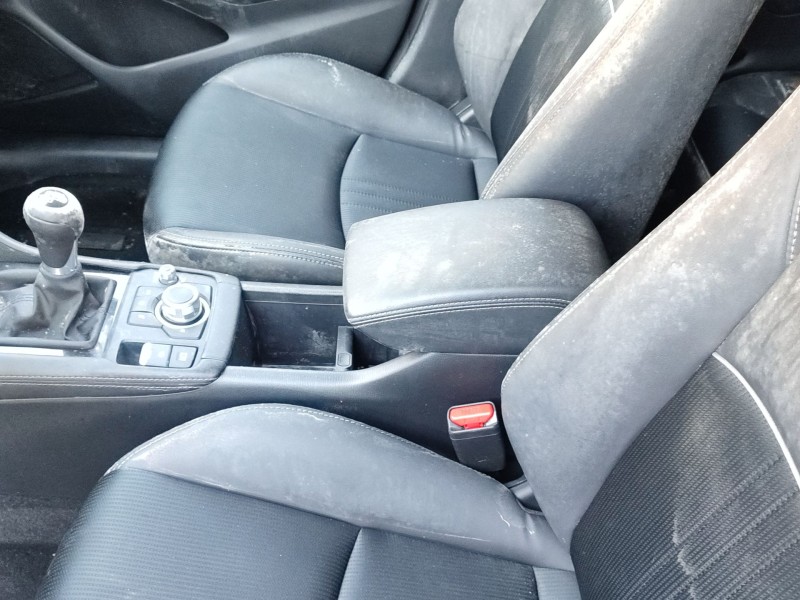 Recambio de apoyabrazos central para mazda cx-3 (dk) 2.0 skyactiv-g referencia OEM IAM   