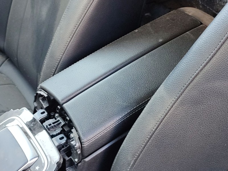 Recambio de apoyabrazos central para mercedes-benz clase b sports tourer (w247) b 180 (247.084) referencia OEM IAM   