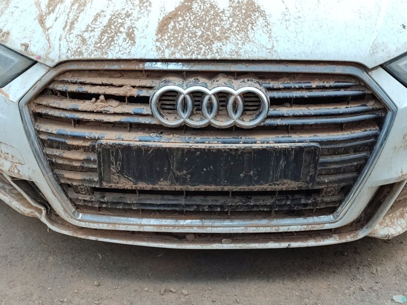 Recambio de rejilla delantera para audi a3 sportback (8va, 8vf) 35 tfsi referencia OEM IAM   