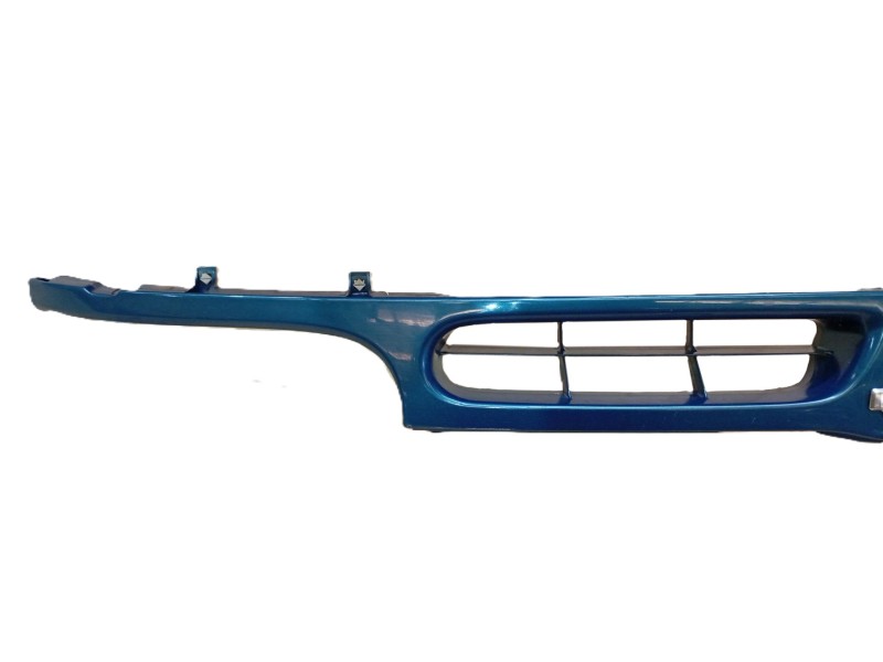 Recambio de rejilla delantera para nissan serena (c23) 2.3 d referencia OEM IAM 623109C016  