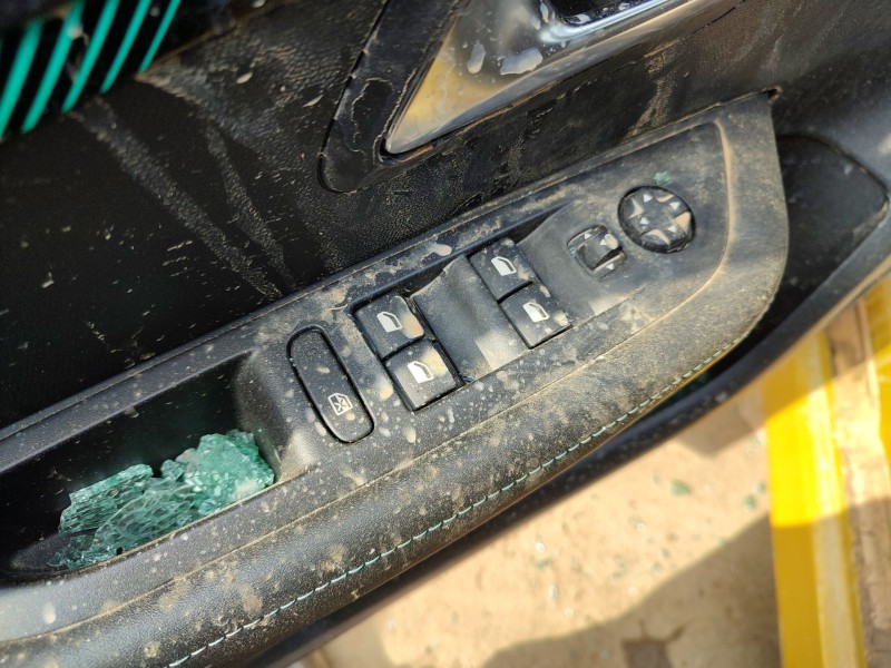 Recambio de mando elevalunas delantero izquierdo para peugeot 208 ii (ub_, up_, uw_, uj_) 1.2 puretech 100 referencia OEM IAM   