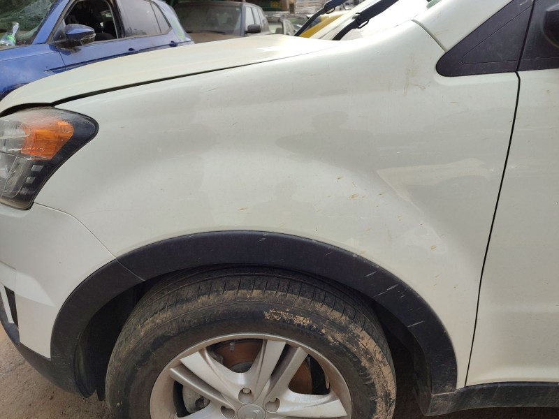 Recambio de aleta delantera izquierda para ssangyong korando (ck) 2.0 e-xdi referencia OEM IAM   