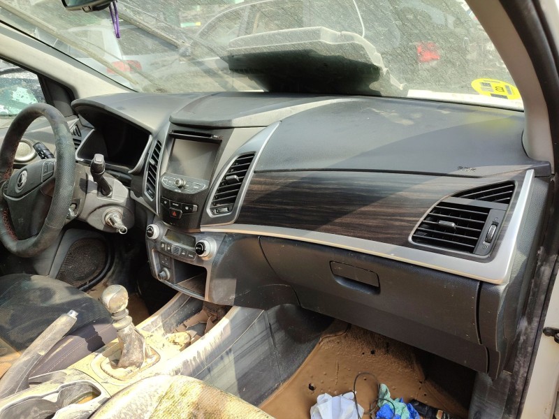 Recambio de salpicadero para ssangyong korando (ck) 2.0 e-xdi referencia OEM IAM   