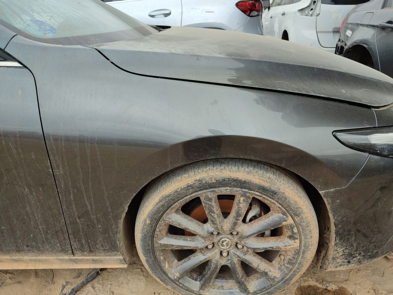 Recambio de aleta delantera derecha para mazda 3 sedán (bp_) 2.0 skyactiv-g m hybrid referencia OEM IAM   