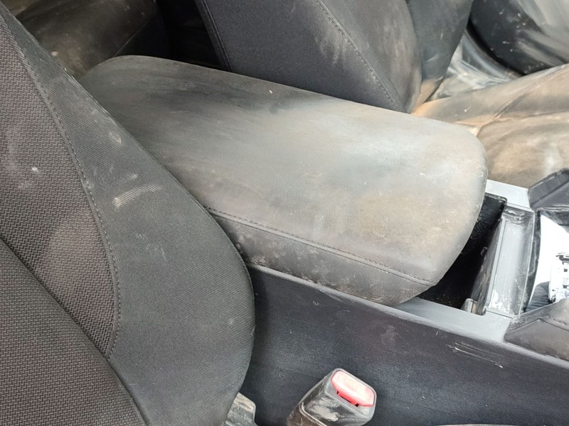 Recambio de apoyabrazos central para mazda 3 sedán (bp_) 2.0 skyactiv-g m hybrid referencia OEM IAM   