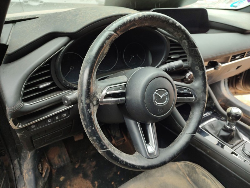 Recambio de volante para mazda 3 sedán (bp_) 2.0 skyactiv-g m hybrid referencia OEM IAM   