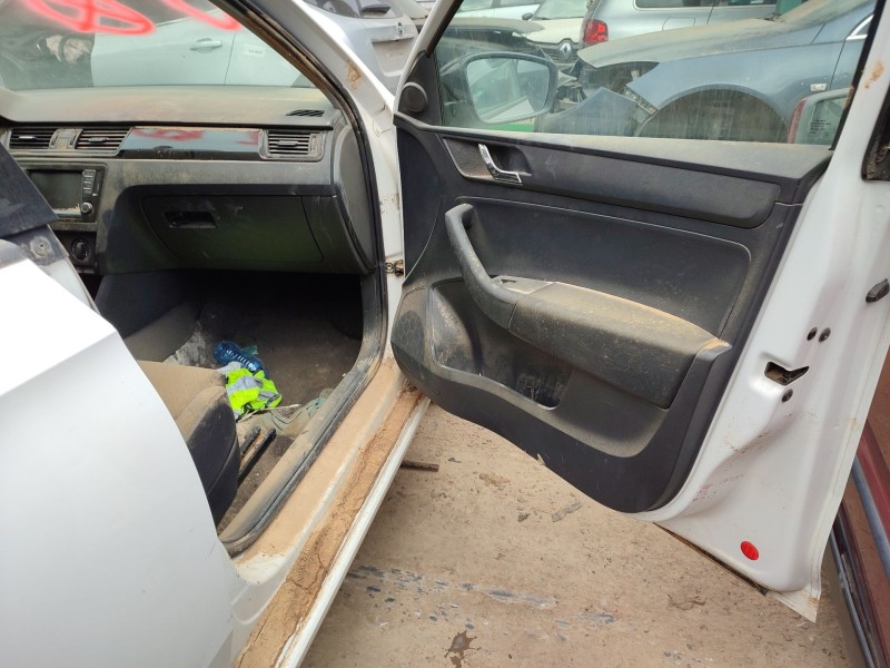 skoda rapid spaceback (nh1) del año 2016